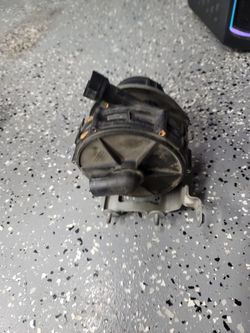 Secondary Air Pump Bmw E38