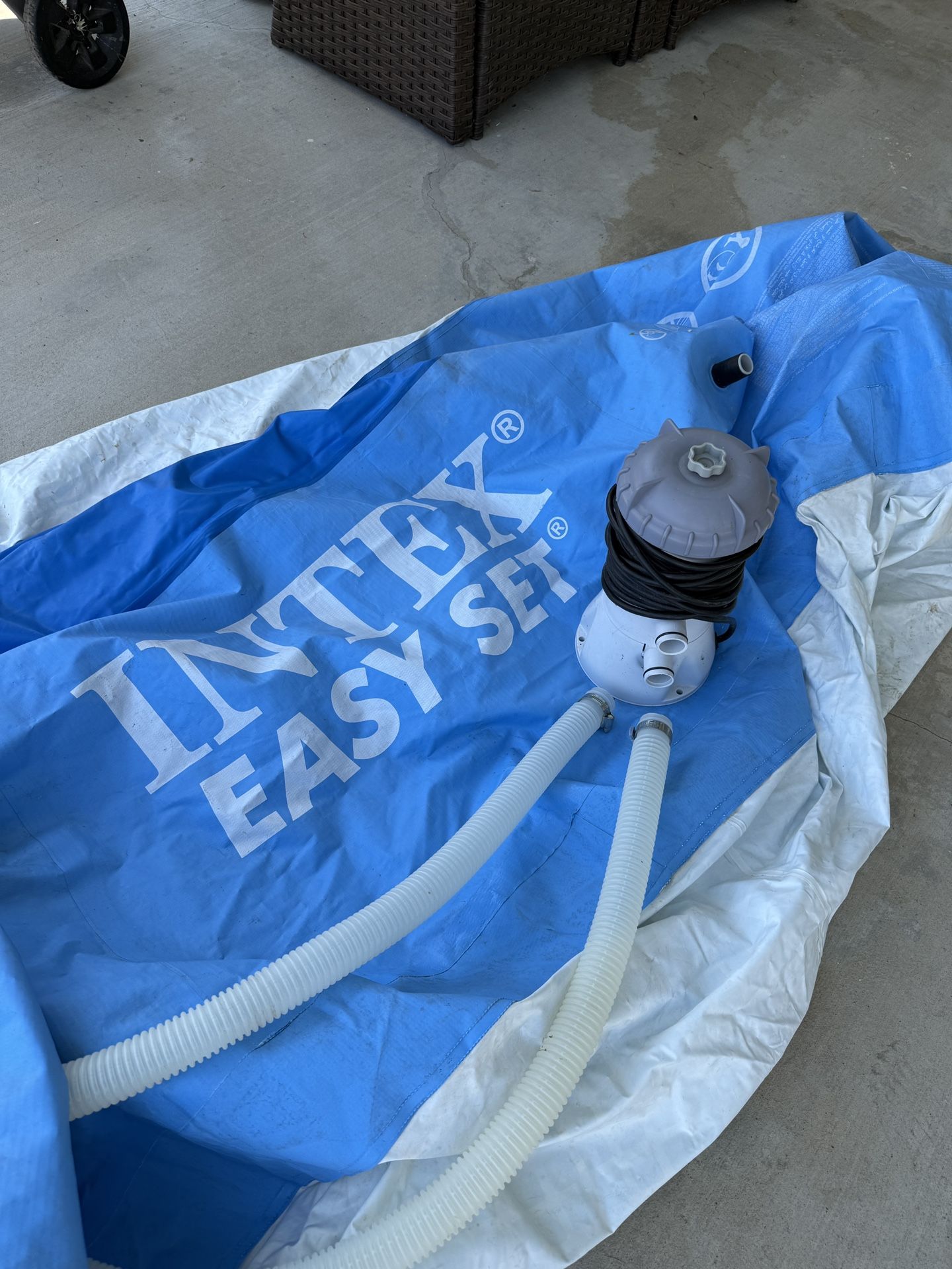 Intex 10” x 30 portable pool with filter - Used