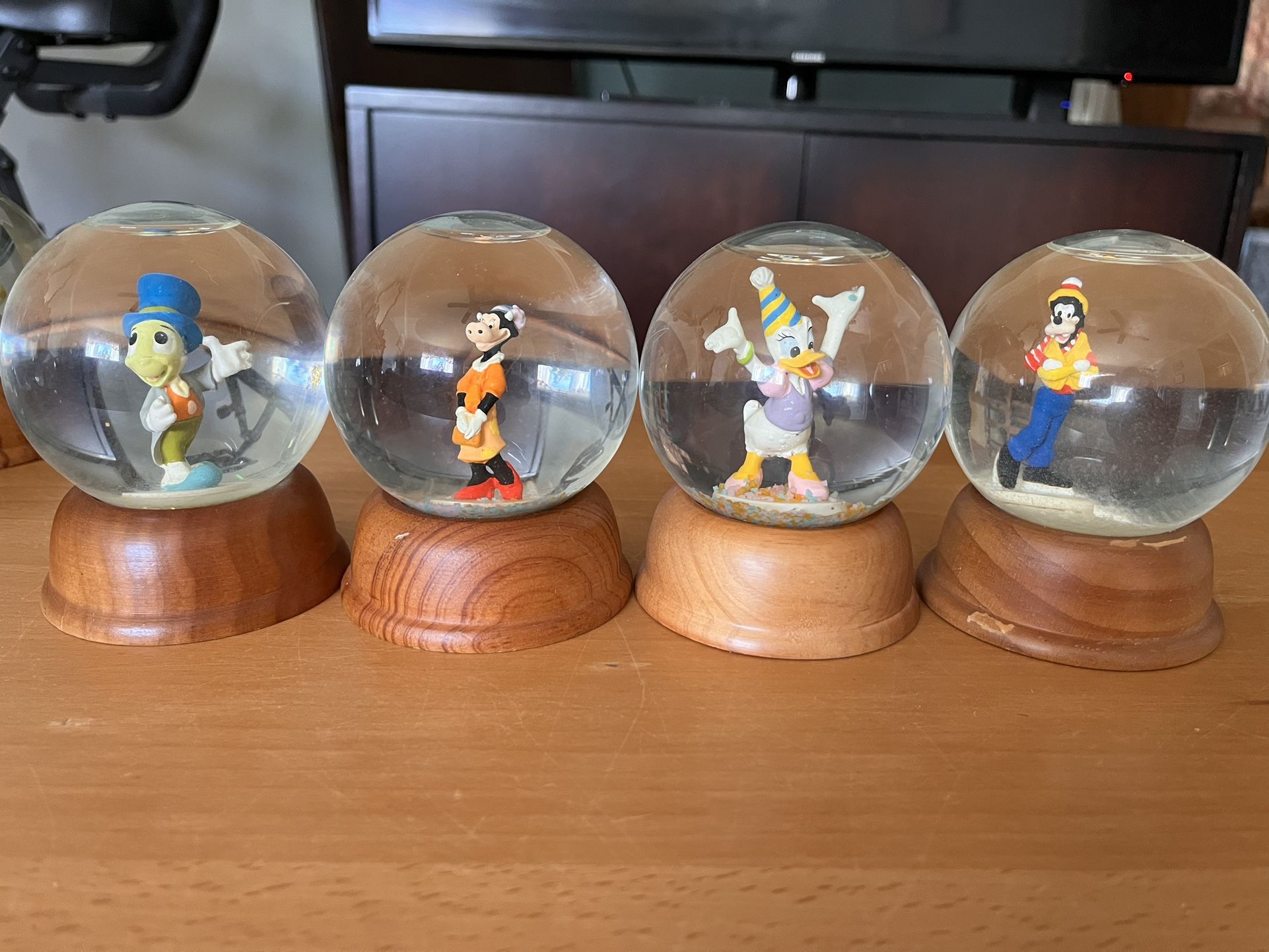 8 Disney Snow Globes