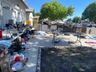 GARAGE SALE LOTS OF CHEAP STUFF