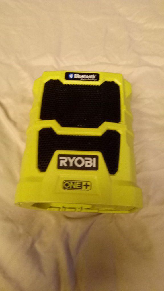 RYOBI one+ Bluetooth am FM 18 V Radio Model P742 