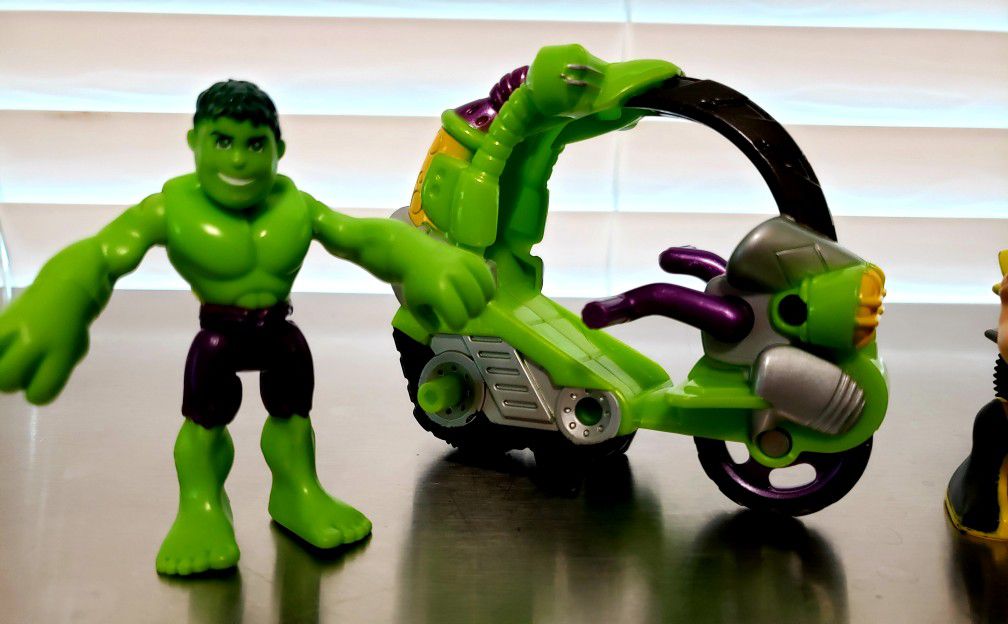 Mini Marvel Action Super Hero Figures And Vehicle 