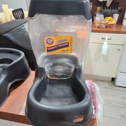 Arm And Hammer Pet Feeder With Mat 