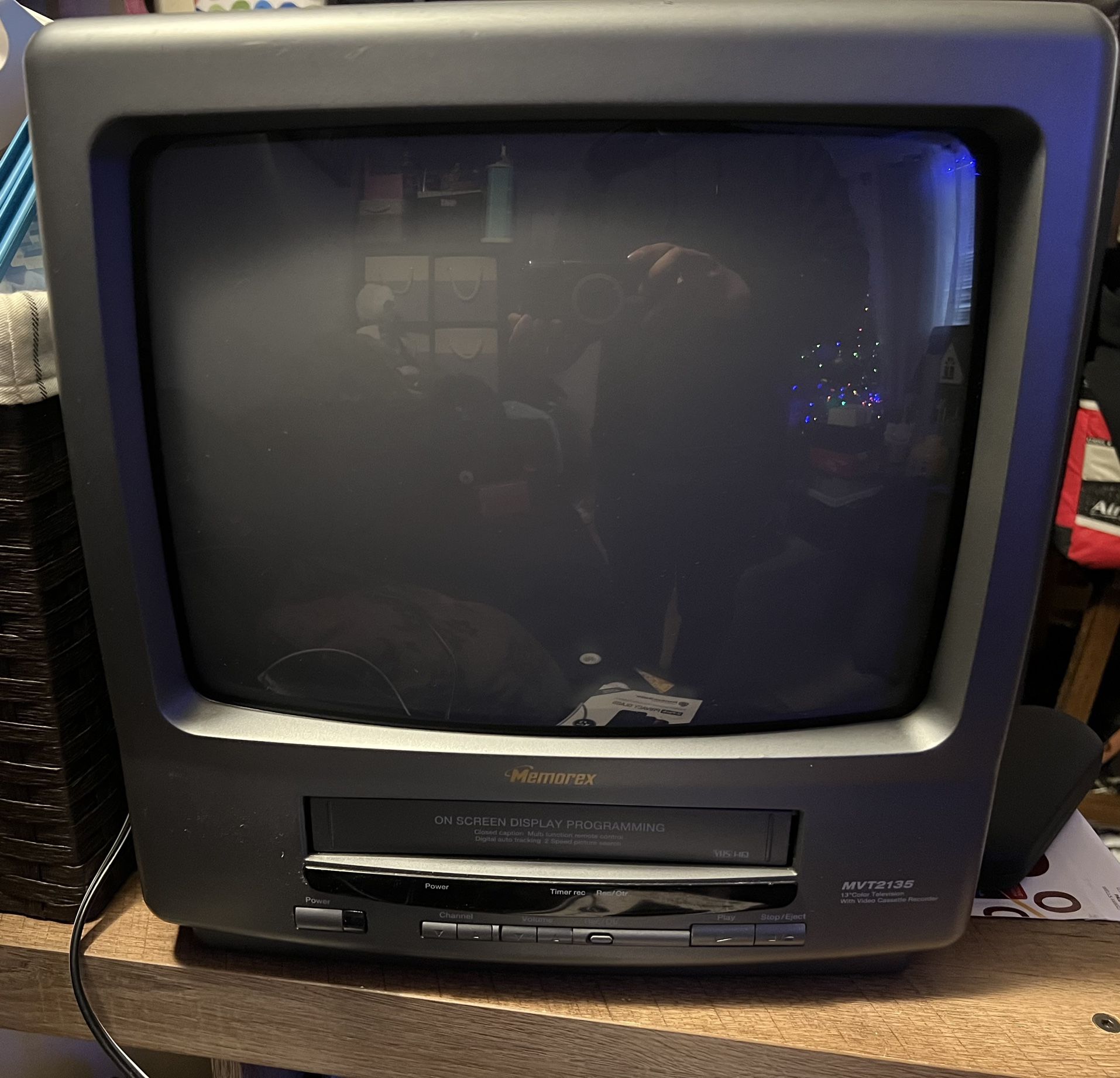 Memorex 13"CRT Color TV VCR Combo VHS Player No Remote Retro Gaming MVT2135