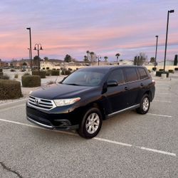 2011 Toyota Higlander  Le 