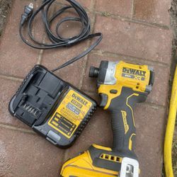 DCF860 1/4 speed hight impact driver WITH charger and battery 4ah