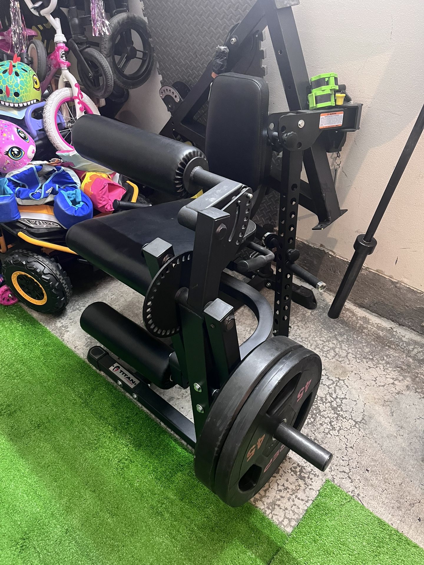 Titan Fitness Leg Extension Leg Curl Machine