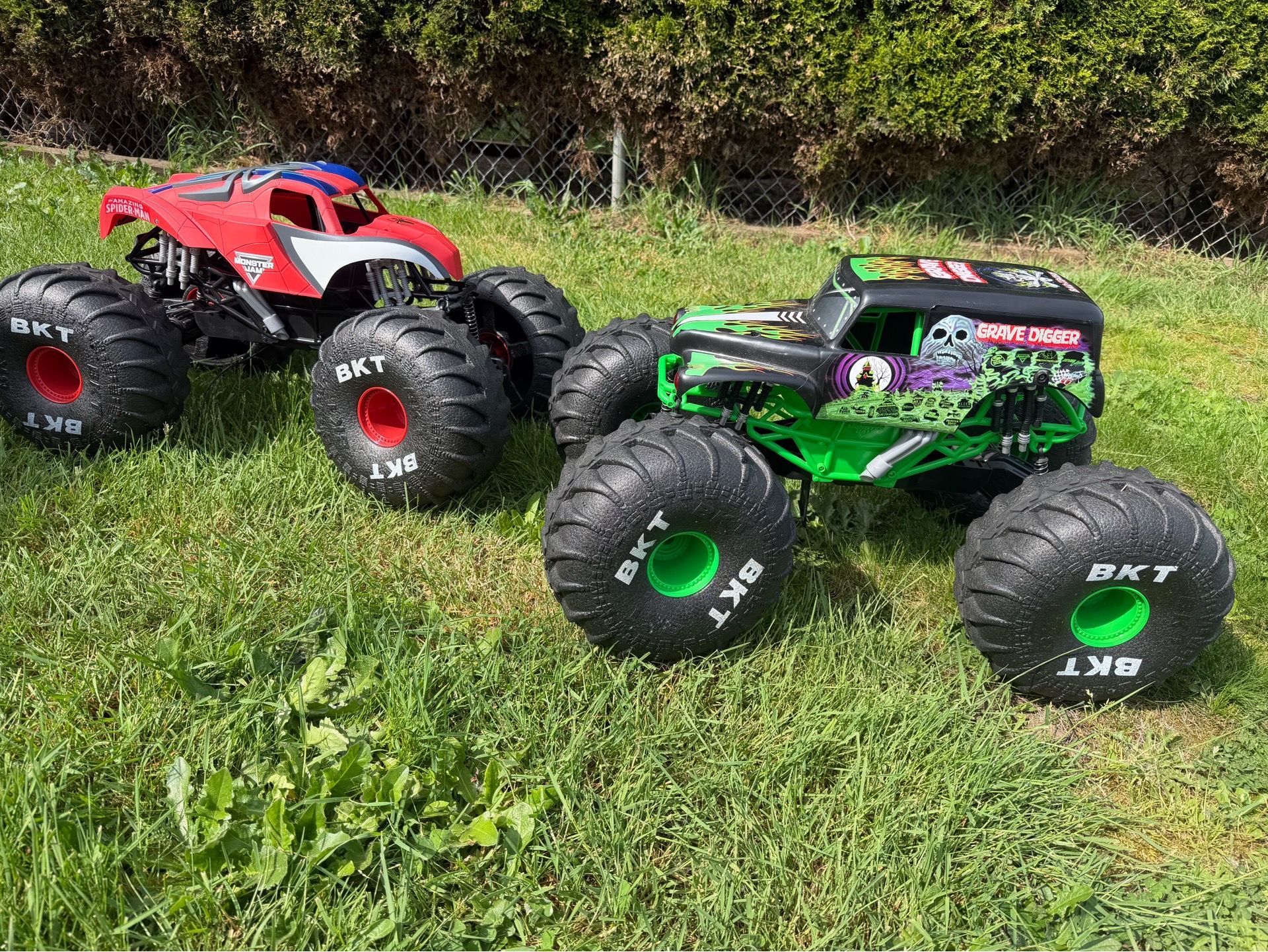BUNDLE - Monster Jam MEGA Grave Digger & Monster Jam Marvel Mega Spider-Man RC Monster Truck