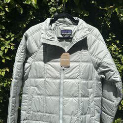 NEW: Patagonia Women’s Lost  Canyon Size SM