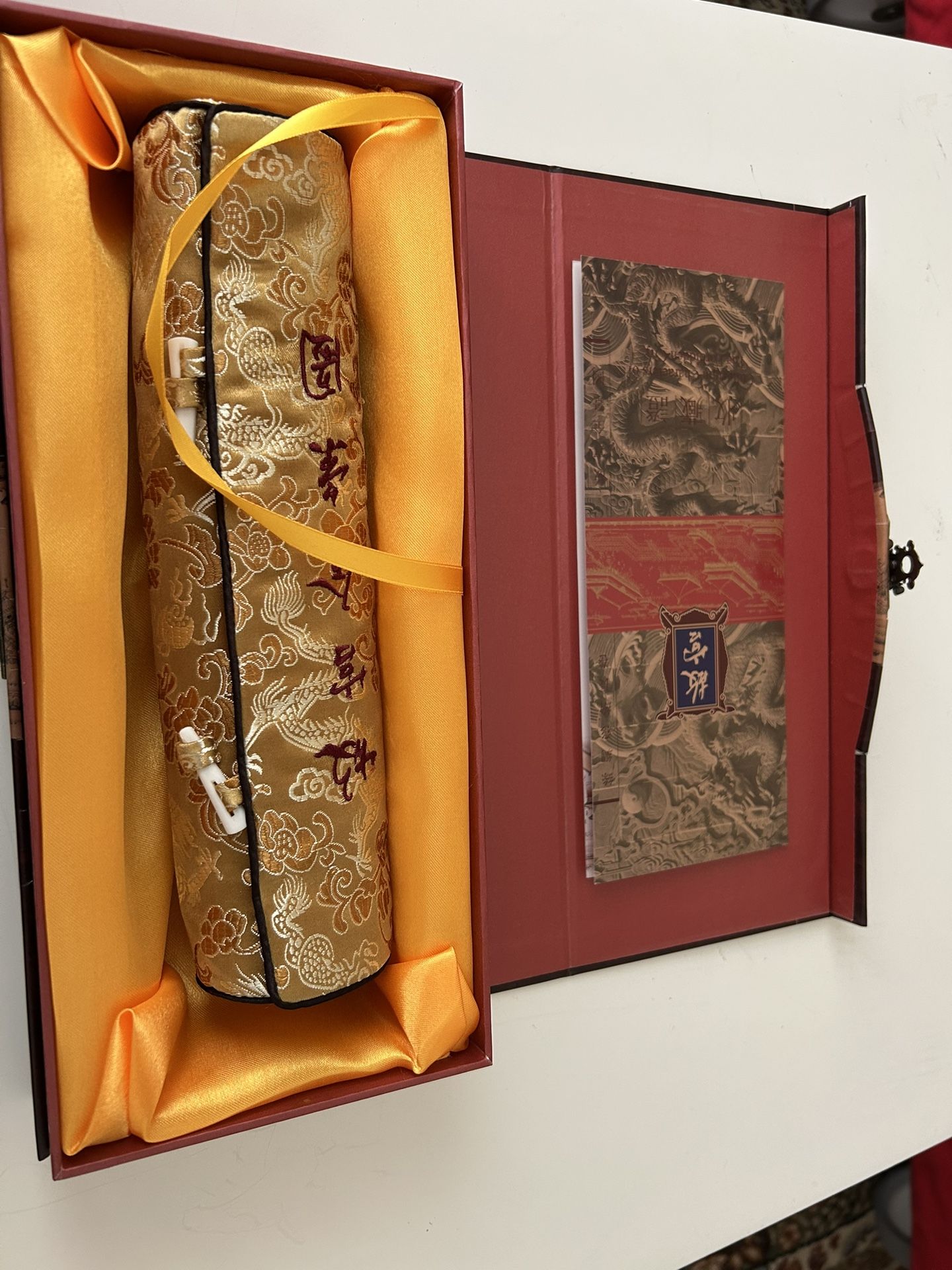Pure Silk Long Scroll Painting The forbidden city