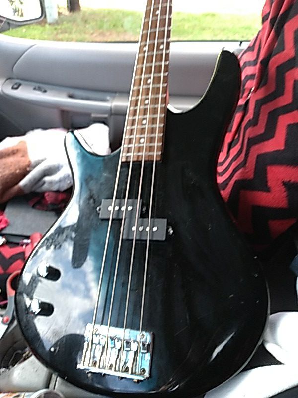 IBANEZ ELECTRIC BASS GUITAR