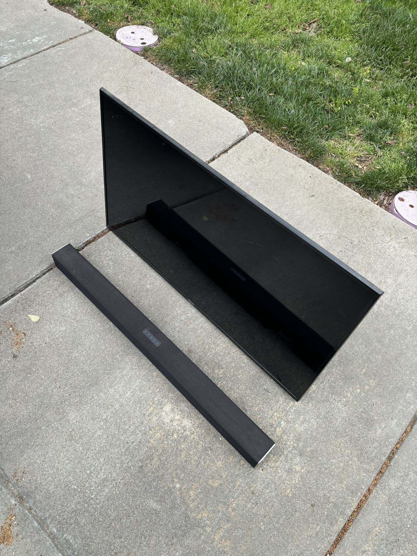 Samsung Tv 42” with Vizio Sound Bar