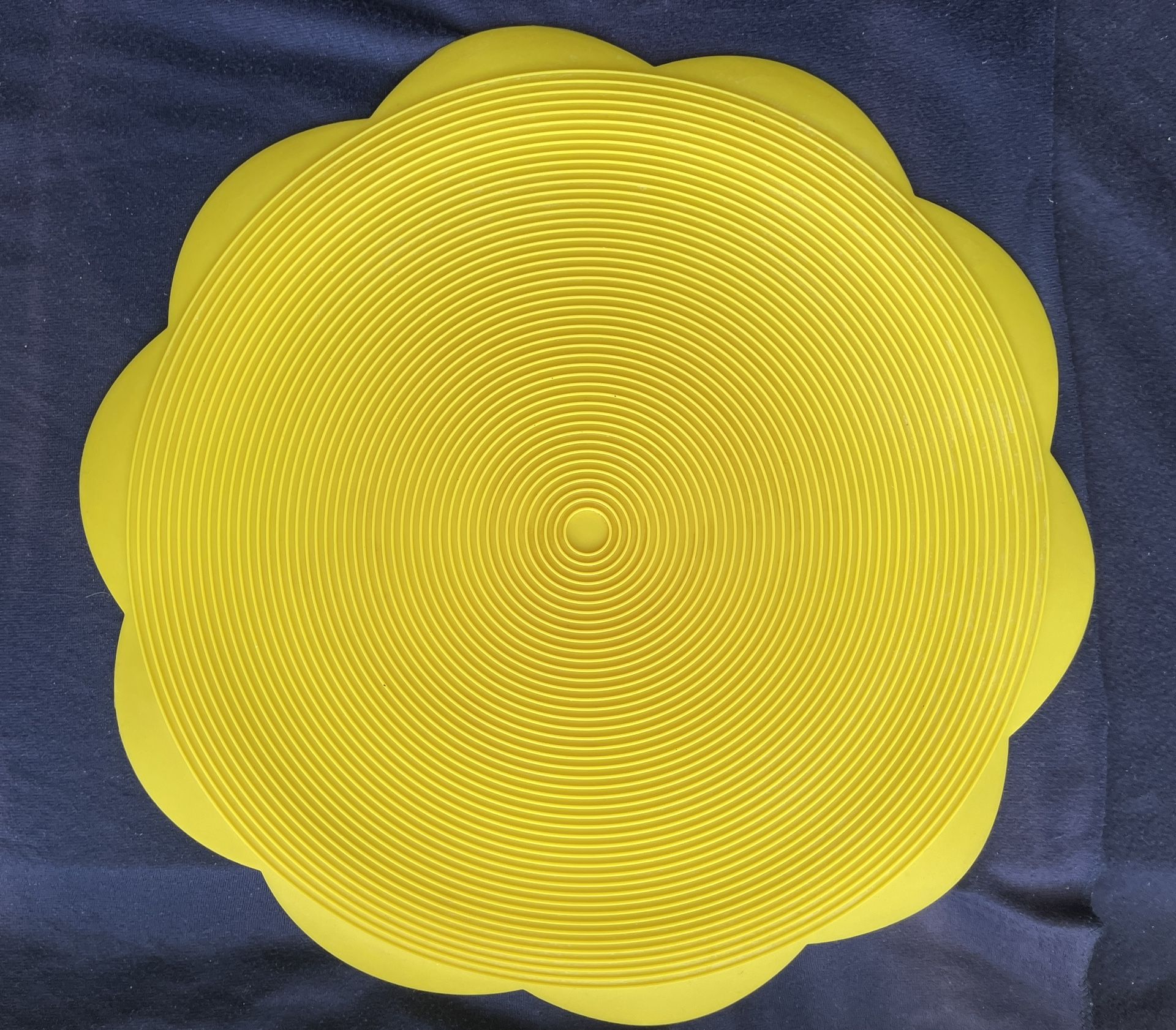 Multipurpose Mat - Microwave, Kitchen, chest, hot iron - Grab hot stuff, Splashguard Silicone - 13" diameter