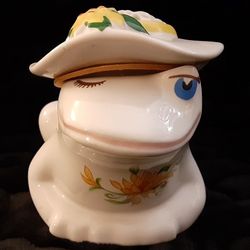 Avon Ceramarte Brazil Vintage 1980 Porcelain Frog Pomander Scent Holder