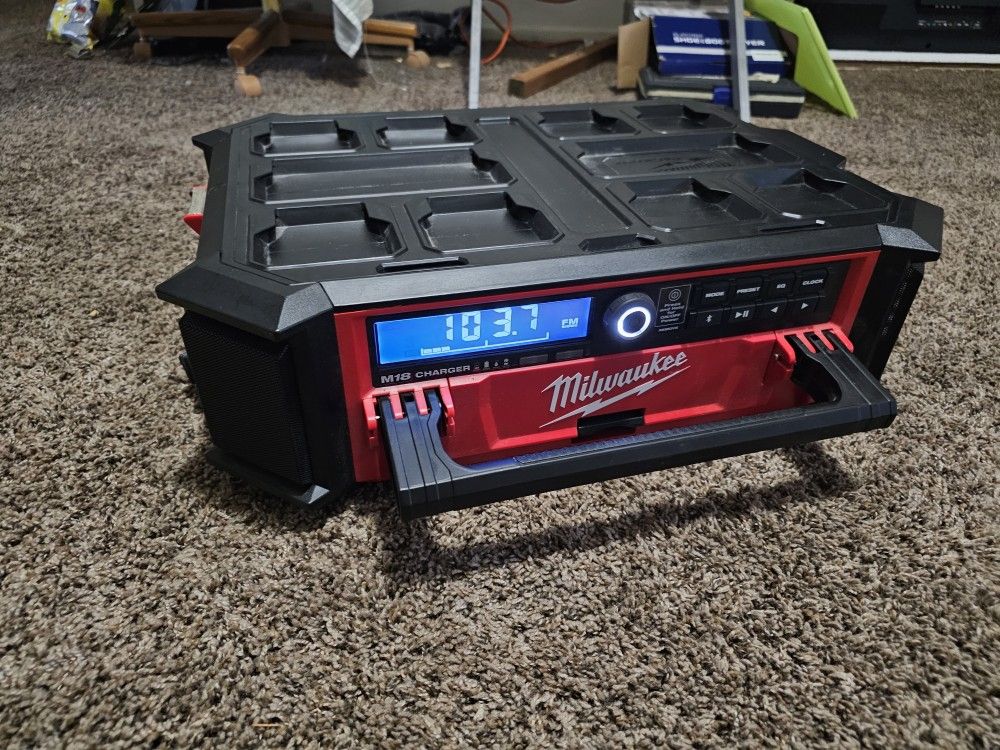 Milwaukee Packout Radio