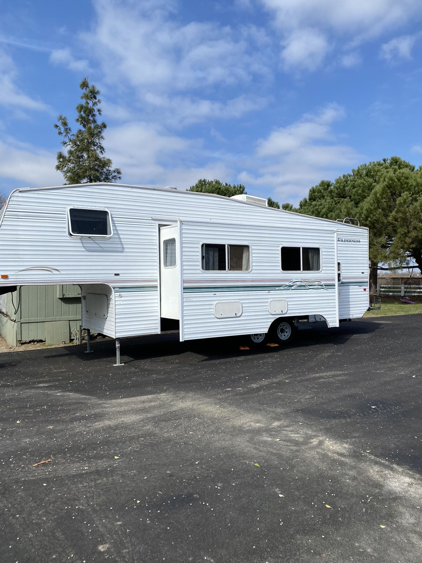 5th Wheel 2000 Fleetwood Widerness 30ft