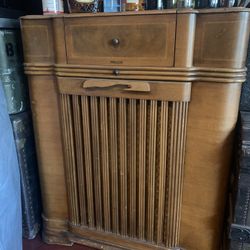 Antique Wooden Stereo