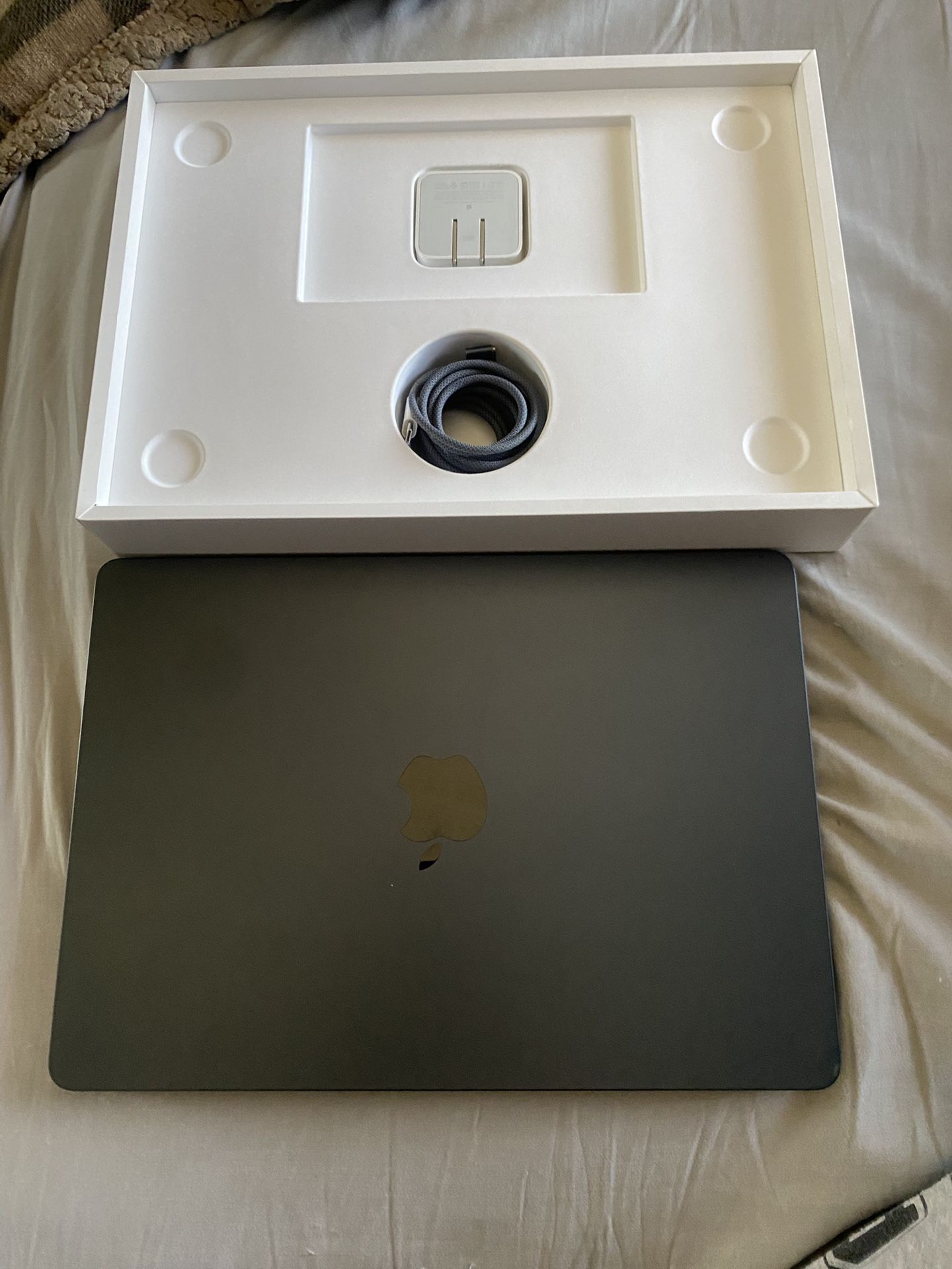 Apple 2022 MacBook Air Laptop with M2 chip: 13.6-inch Liquid Retina Display, 8GB RAM, 512GB SSD Storage