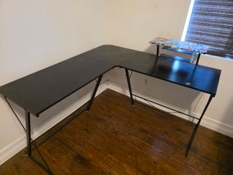 Corner desk