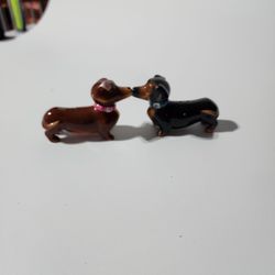 Kissing Dacshund Salt/pepper Shakers