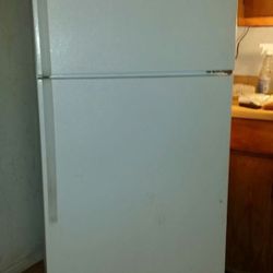 Whirlpool Roper Refrigerator 