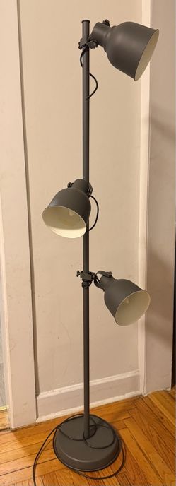 3-Head Floor Lamp – Dark Gray