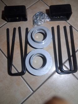 03 to 06 Chevy Silverado One inch front spacers and Two and a half inch Leaf spring spacers