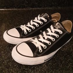 Converse Womens 8  Great Condition 