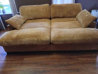 ..USED EXCELLENT CONDITION HUGE COUCH AND MATCHING CHAISE