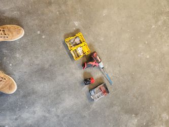 Milwaukee dril and battery