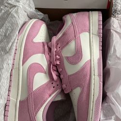 Woman’s Pink Dunks
