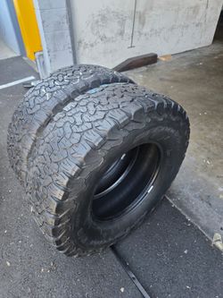 2 used tires Lt285 75r17 Bfgoodrich K02 $150.00