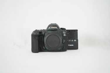 Canon 5D mark 4 full frame DSLR camera
