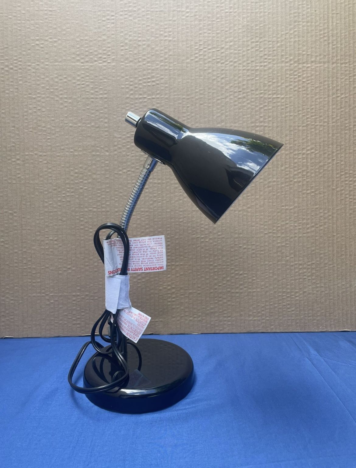Desk lamp,