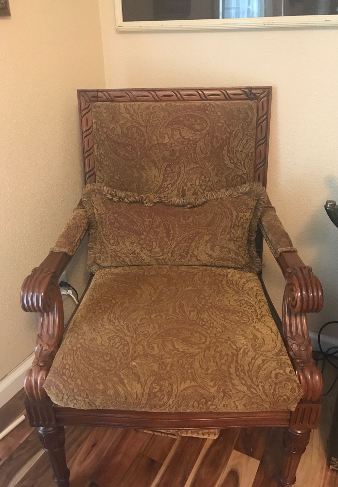 Accent chair