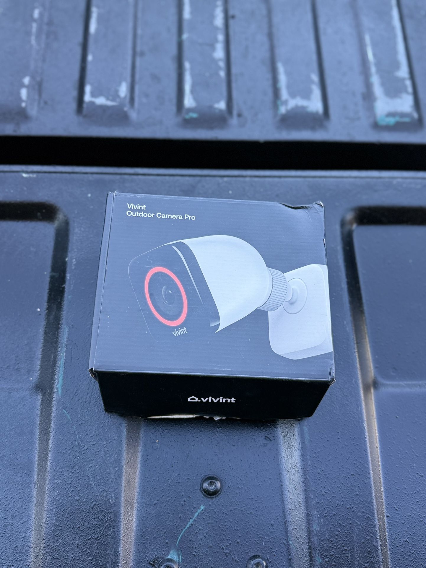 Vivint Outdoor Camera Pro Gen 2 FHD 1080p Cube Camera - White w/ WiFi Bridge