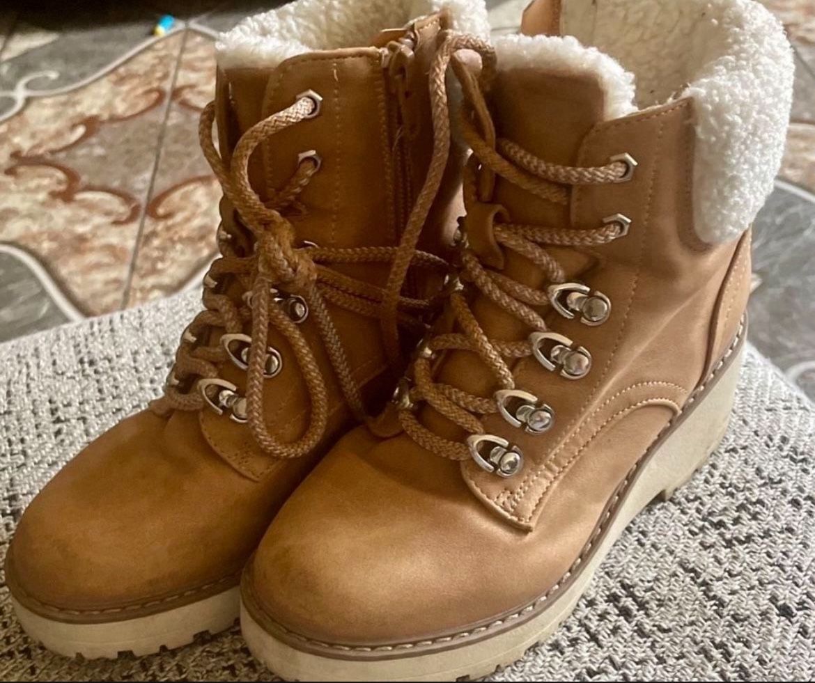 Kids Faux Fur Boots Size 1