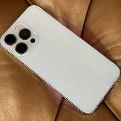 Apple iPhone 13 Pro - 512 GB - White (Unlocked) A2483 MLQP3LL/A Used BH 86% Crack