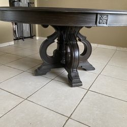 Round Dining Table 