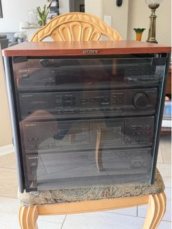 SONY STEREO SYSTEM WITH CABINET NO SPEAKERS