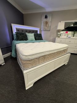 4 PC QUEEN BEDROOM SET