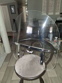 Motorcycle windshield