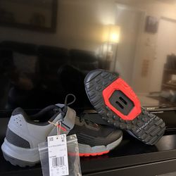 Adidas : five ten  trailcross clip size #9 ,?brand new