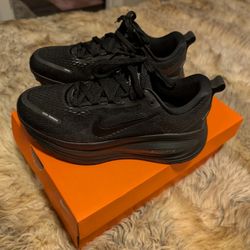 Nike Vomero 18 Women's Running Shoes Size 7.5 But Really  A Size 7 Fit