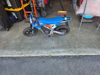 KDZRUNS BLUE AND RED