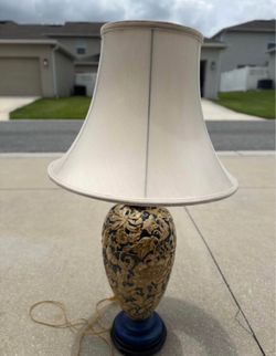 Selling a beautiful table lamp, 33 inches tall.