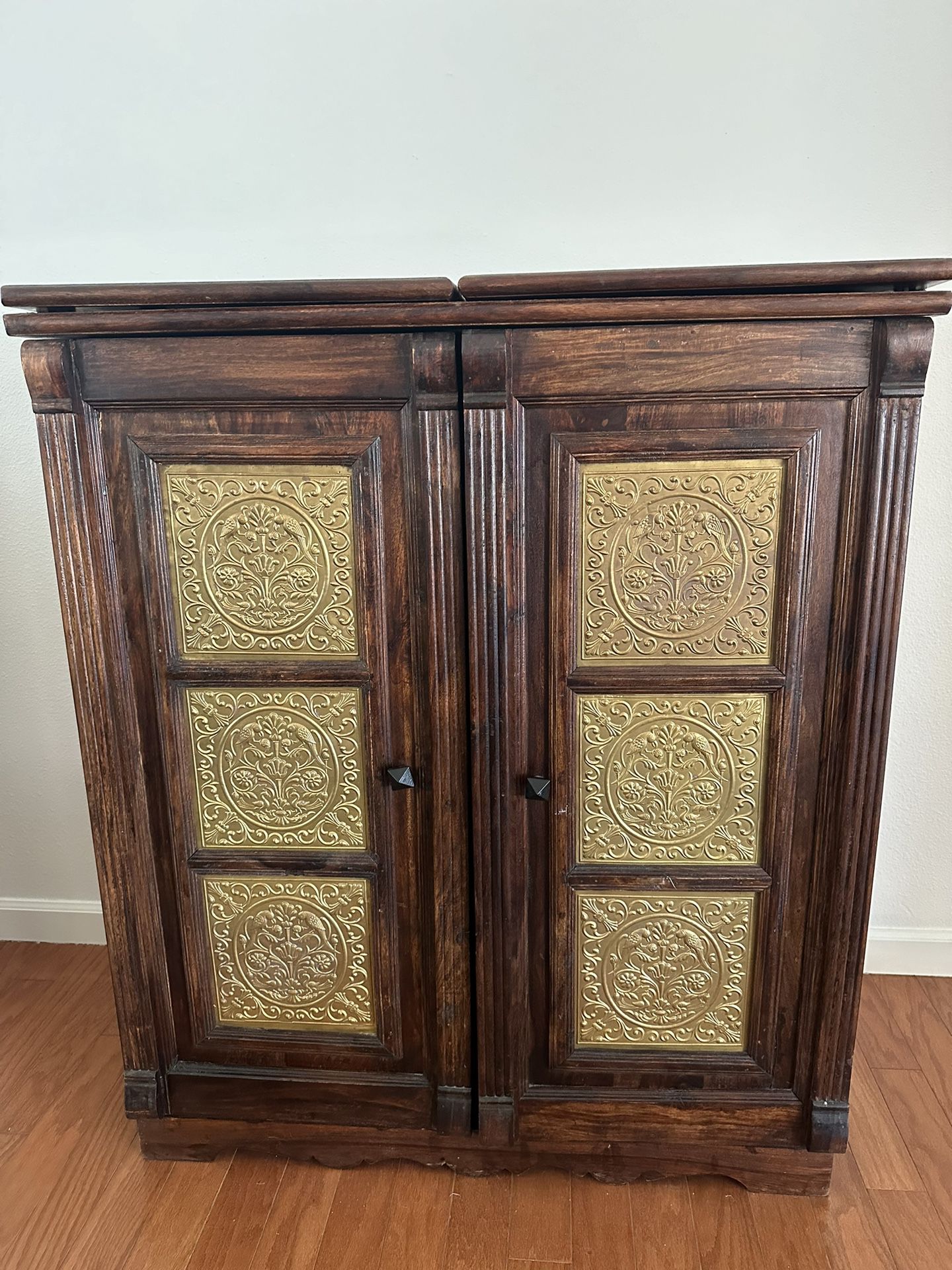 Handcrafted Solid Wood Wine And Bar Cabinet 
