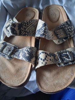 Vendo bonitas sandalias  zize 8.5