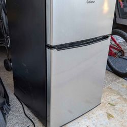 2024 Galanz 3.1 Cu Ft Mini Fridge & Freezer - Stainless Steel
