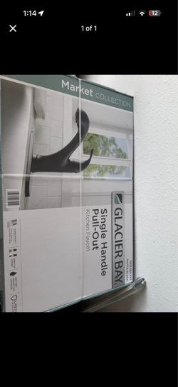 Kitchen faucet with pull out sprayer